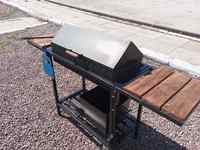 Мангал з кришкою, полицями та дровницею – зручне рішення для барбекю